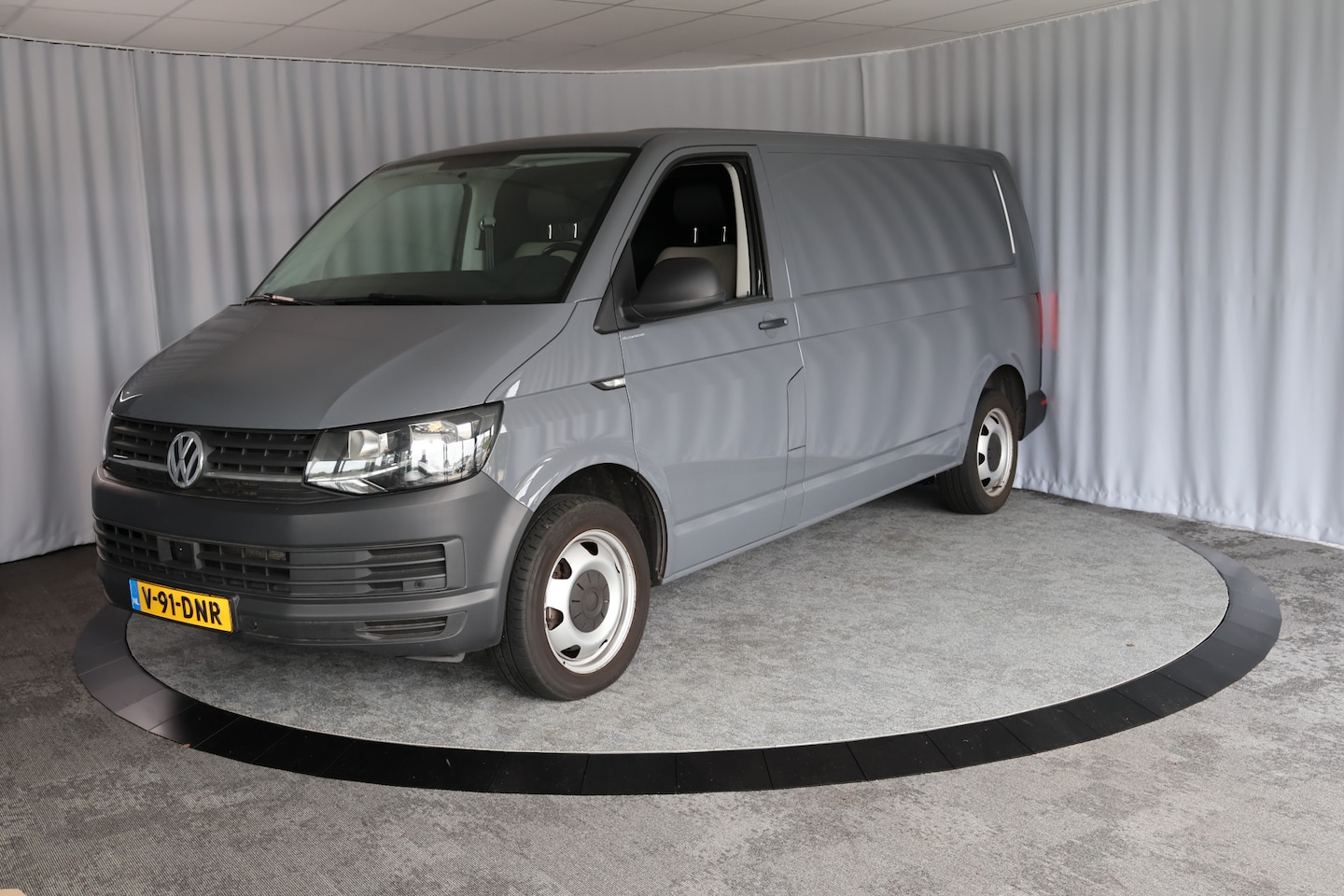 Volkswagen Transporter - 2.0 TDI L2H1 204 PK! Trendline Pdc V+A, Navi, Airco, ACC - AutoWereld.nl