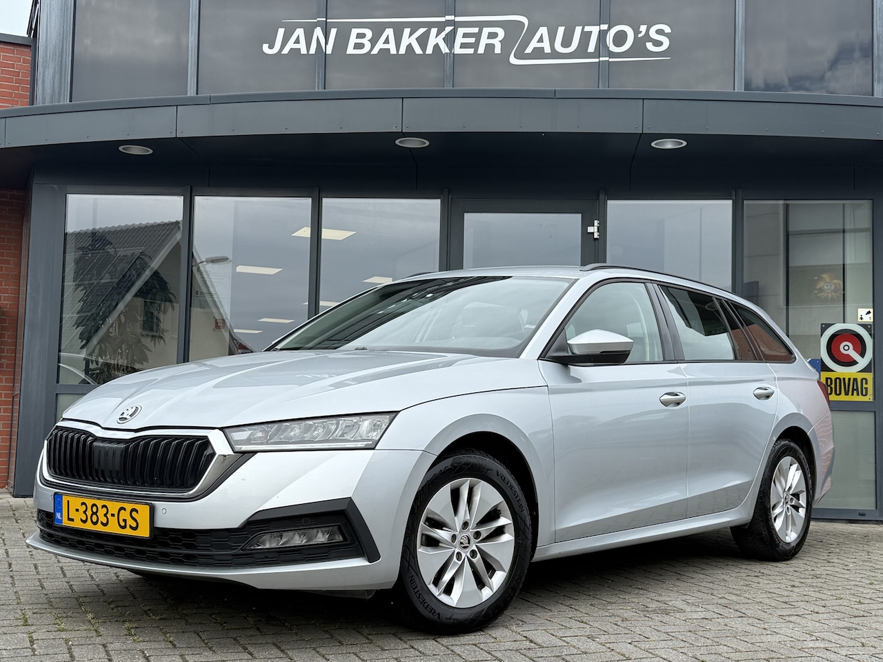 Skoda Octavia Combi - 1.0 TSI Business Edition ✅ VRC ✅ Carplay/Android ✅ Trekhaak - AutoWereld.nl
