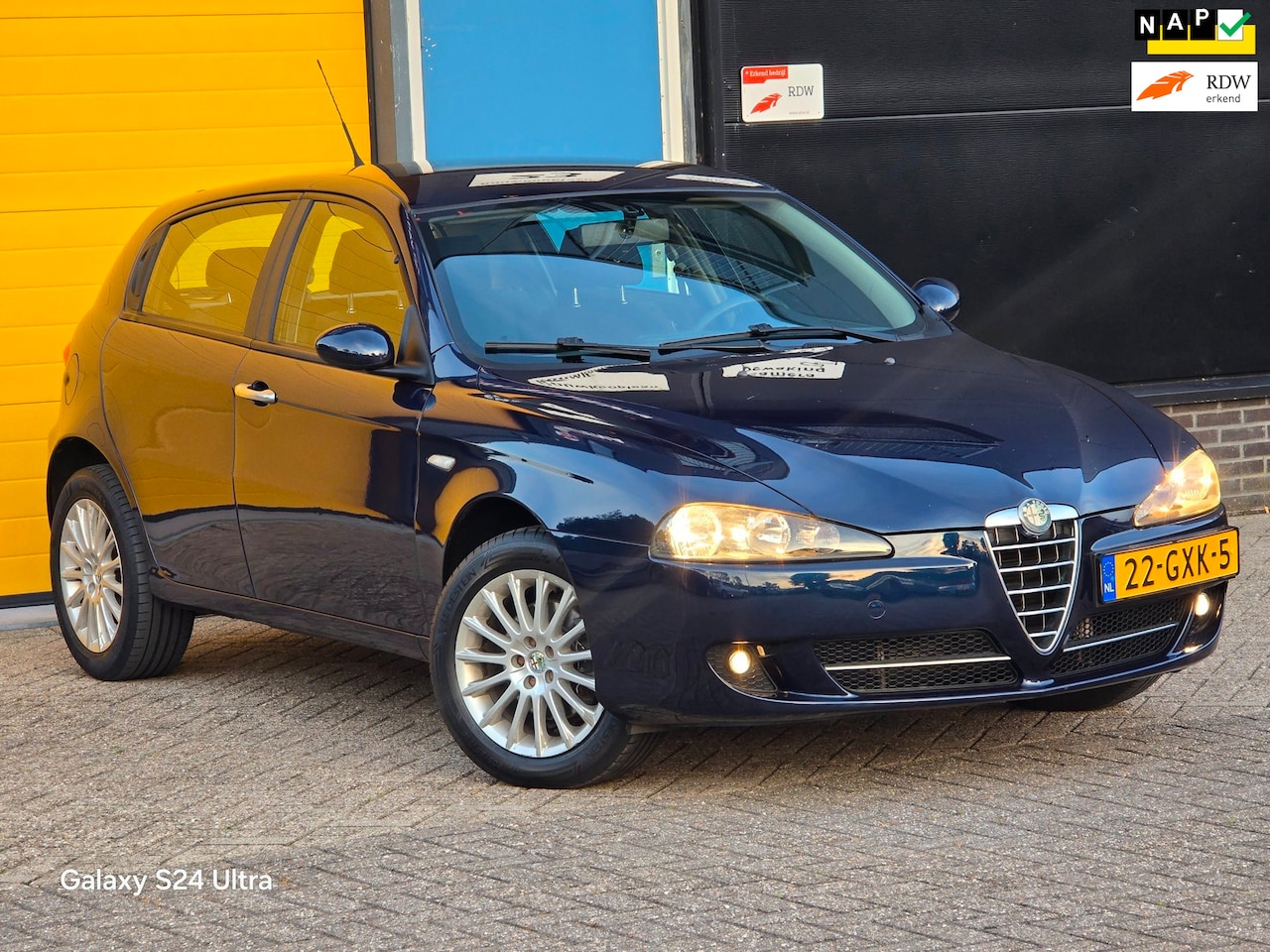 Alfa Romeo 147 - 1.6 T.Spark Progression / NAP / UNIEK KM STAND / Airco / Elek Ramen / Allu Velgen / Nieuwe - AutoWereld.nl
