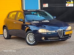 Alfa Romeo 147 - 1.6 T.Spark Progression / NAP / UNIEK KM STAND / Airco / Elek Ramen / Allu Velgen / Nieuwe