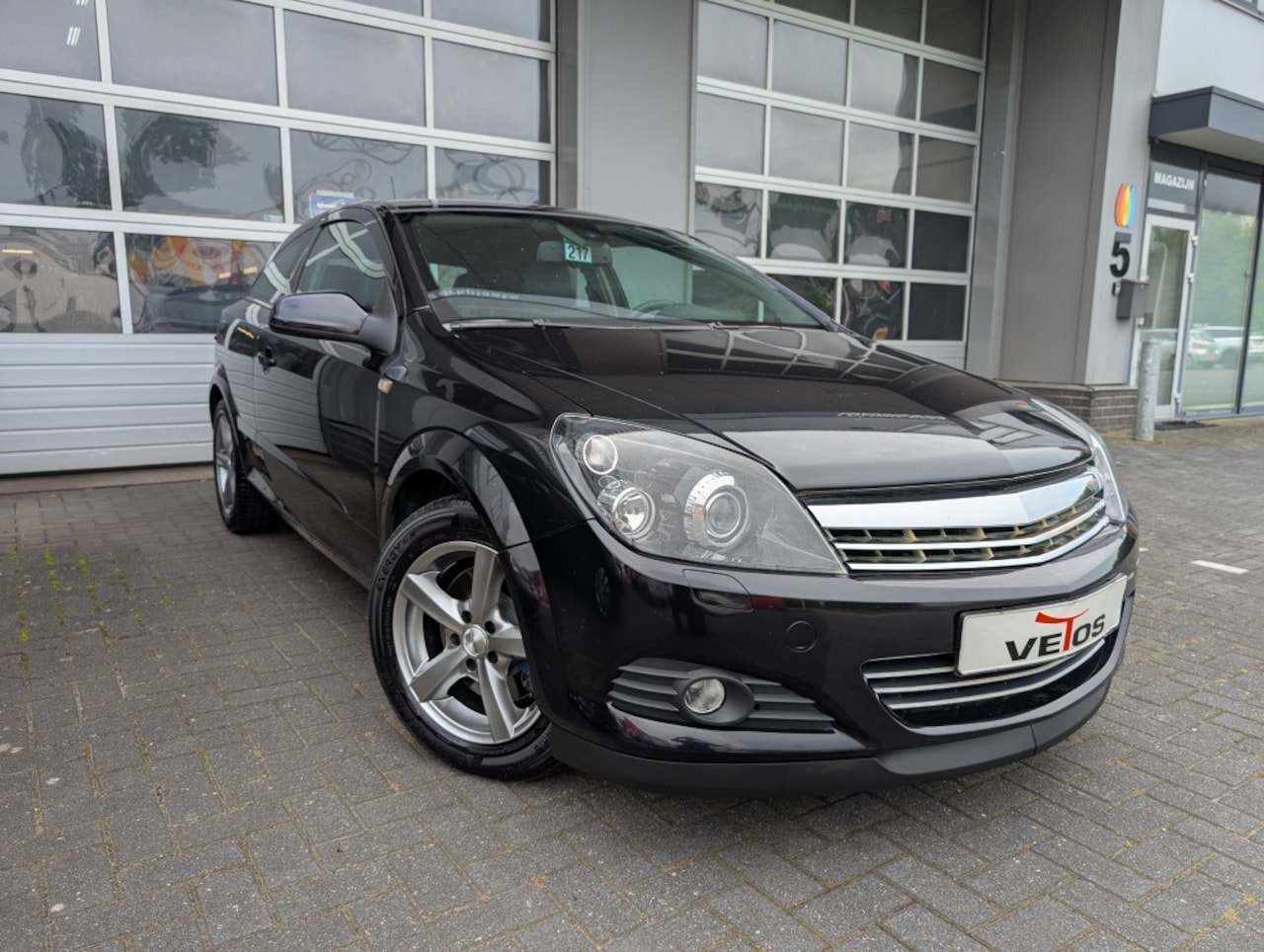 Opel Astra GTC - 2.0 T Cosmo / XENON / LEER / MOOIE AUTO ! - AutoWereld.nl