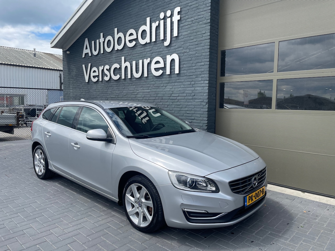 Volvo V60 - 2.0 5 cilinder automaat stoelverwarming uniek - AutoWereld.nl