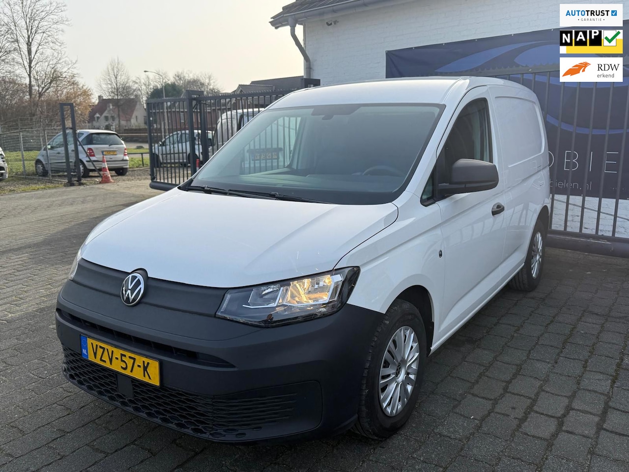 Volkswagen Caddy Cargo - 2.0 TDI Comfort / CRUISE CONTROL / APPLE CARPLAY / TREKHAAK / NAP !! - AutoWereld.nl