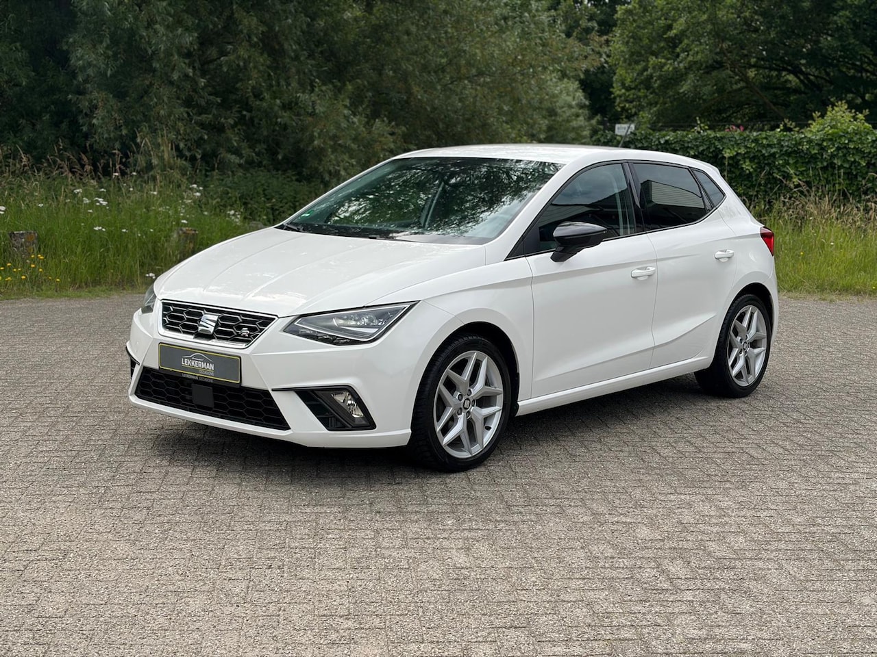 SEAT Ibiza - 1.0 TSI FR LED I LEER I VOLL ONDH I 1E EIEGNAAR I SPORT UITV - AutoWereld.nl