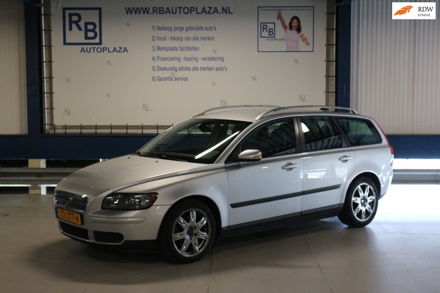 Volvo V50 - 2.4 AUTOMAAT / HAAK / DISTRIBUTIE VERVANGEN RECENT ! ! ! - AutoWereld.nl