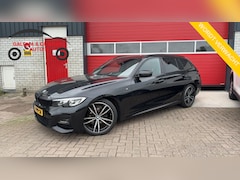 BMW 3-serie Touring - 318i Executive Edition M-SPORT / BLACK OPTIC / CARPLAY / FULL LED / NAVI / VIRTUAL / NAVI