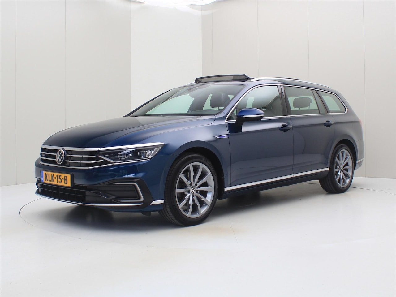 Volkswagen Passat Variant - 1.4 TSI GTE 218PK DSG6 [ TREKHAAK+PANO+DYNAUDIO+NAVI+STOELVERWARMING+LED ] - AutoWereld.nl
