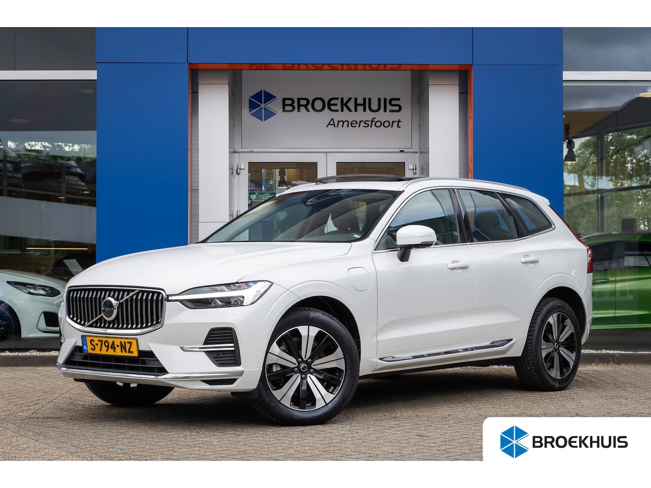 Volvo XC60 - 2.0 T6 Plug-in hybrid AWD Plus Bright | Pano | Trekhaak | Cruise adaptief | Apple Carplay/ - AutoWereld.nl