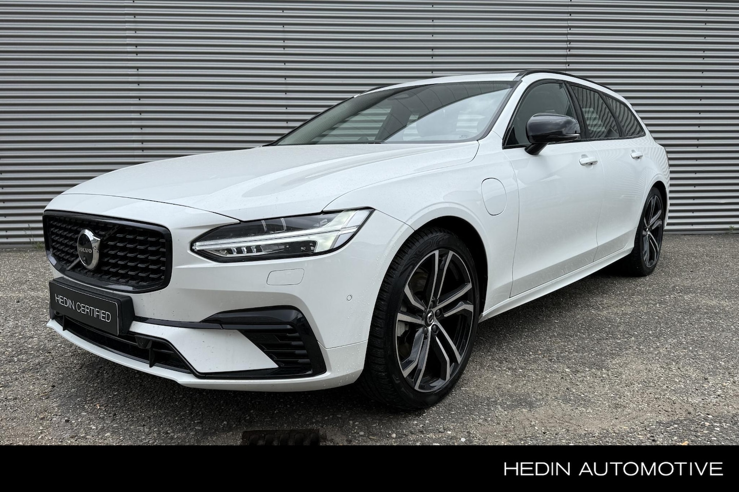 Volvo V90 - T8 Plug-in hybrid AWD Ultra Dark - AutoWereld.nl