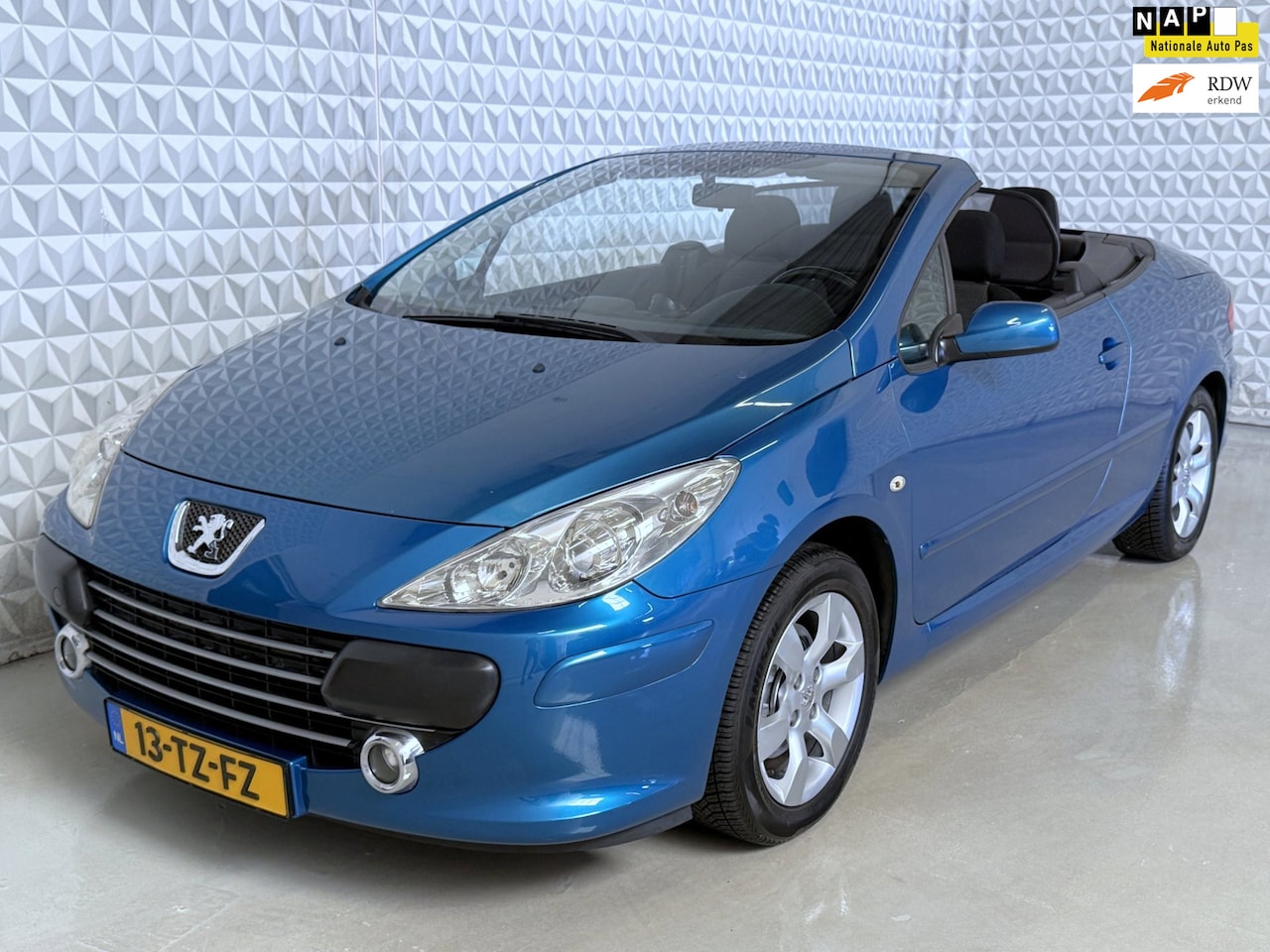 Peugeot 307 CC - 1.6-16V Airco-CLIMA-Cruise-PDC / 104.000km (2007) - AutoWereld.nl
