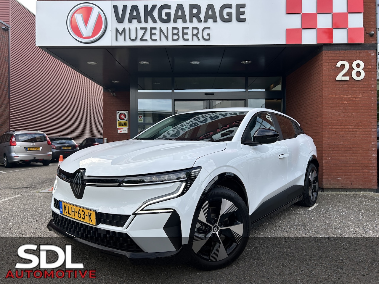 Renault Mégane E-Tech - EV40 Boost Charge Equilibre SOH 95% // FULL LED // APPLE CARPLAY / ANDROID AUTO // CAMERA - AutoWereld.nl