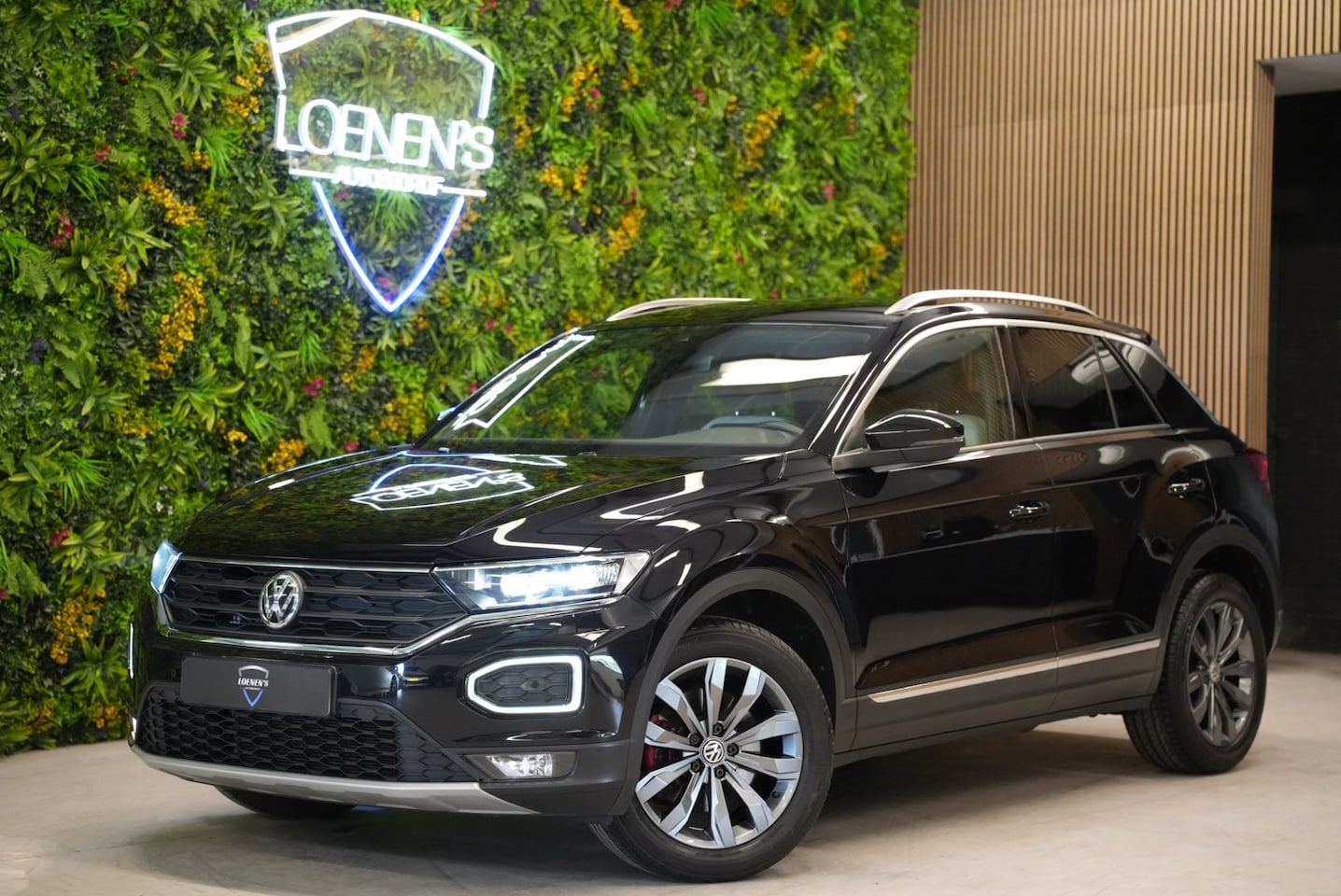 Volkswagen T-Roc - 1.5 TSI Sport / Trekhaak / CarPlay / ACC - AutoWereld.nl