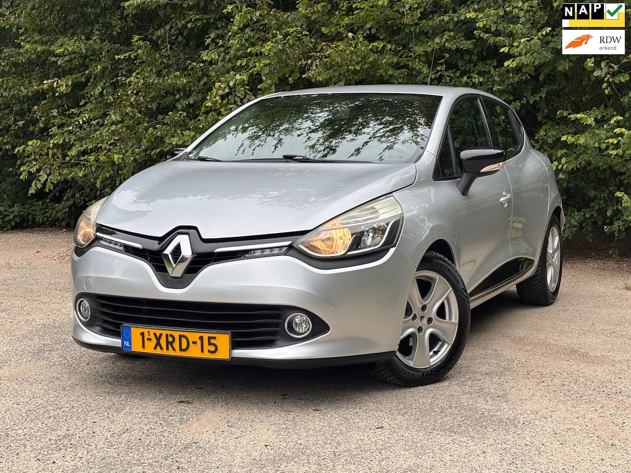 Renault Clio - 0.9 TCe Expression | " 165.000 " KM + Cruise + Navi Nu € 4.950,- !!! - AutoWereld.nl