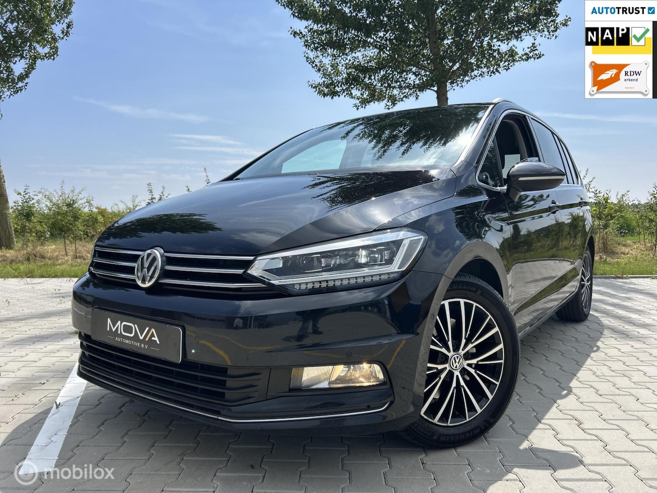Volkswagen Touran - 2.0 TDI SCR Highline Business R 7p 2.0 TDI SCR Highline Business R 7p|DSG| - AutoWereld.nl