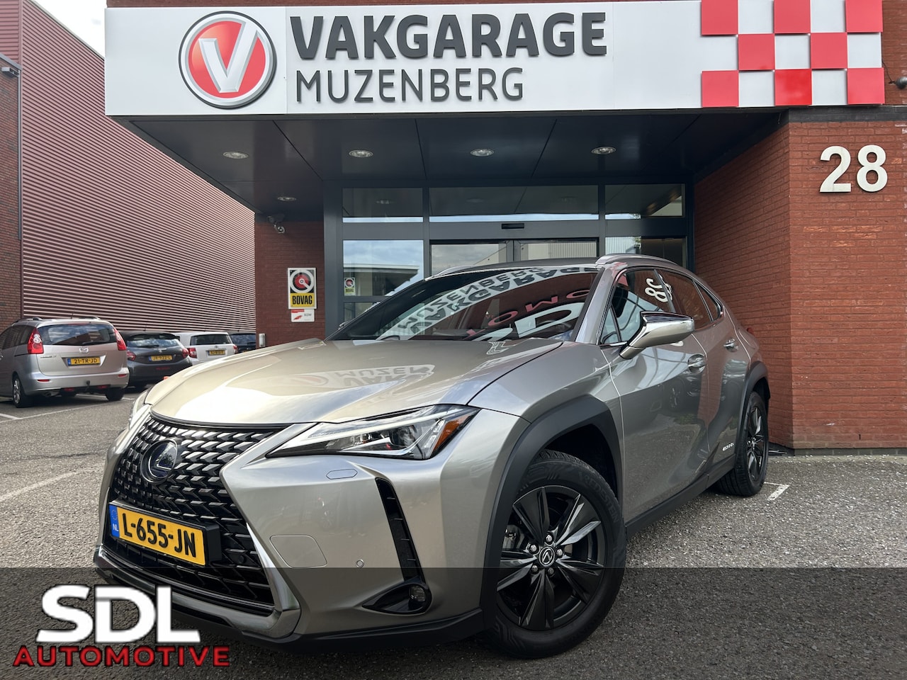 Lexus UX - 250h Luxury Line DEALER ONDERHOUDEN!! // FULL LED // ADAPTIVE CRUISE // KEYLESS // NAVI // - AutoWereld.nl