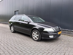 Skoda Octavia Combi - 1.6 FSI Elegance / luxe uitvoering