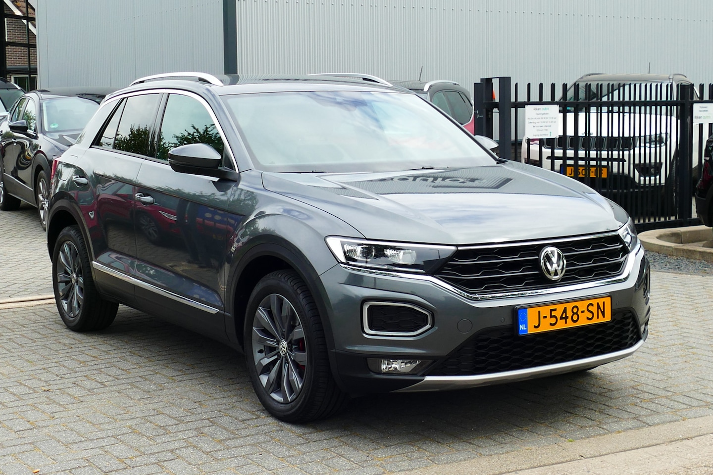 Volkswagen T-Roc - 1.5 150pk TSI Sport. Adap Cruise, Camera, Navi, Full Led, StoelVerw, 17"LMV - AutoWereld.nl