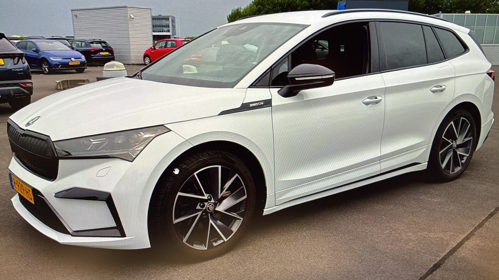 Skoda Enyaq iV - BWJ 2022 | 60 Sportline SOH 91,72% | SPORTSTOELEN | LEER/ALCANTARA | CARPLAY | CAMERA A | - AutoWereld.nl