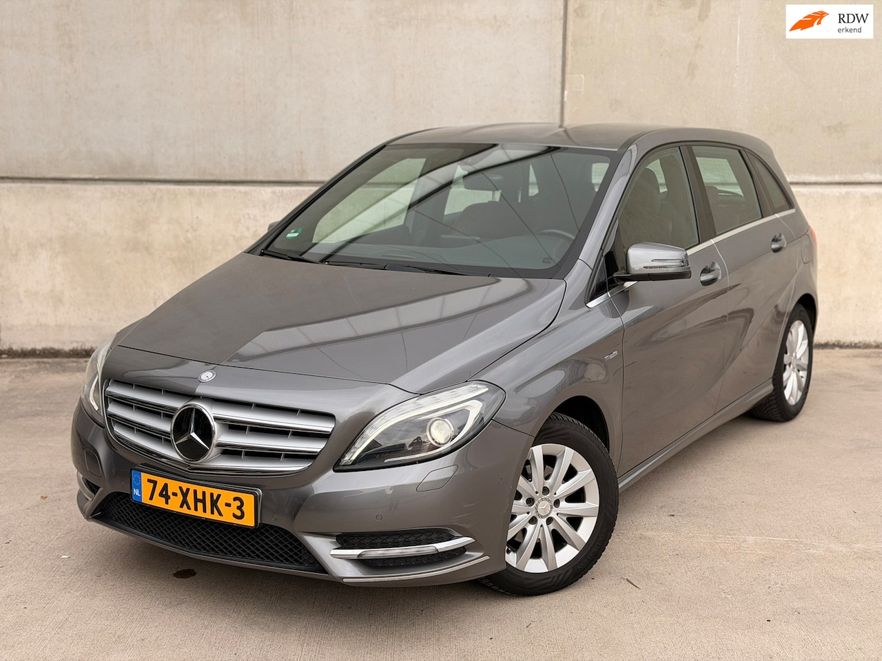 Mercedes-Benz B-klasse - 180 Ambition Leder Stoelverw Trekh Xenon LED - AutoWereld.nl