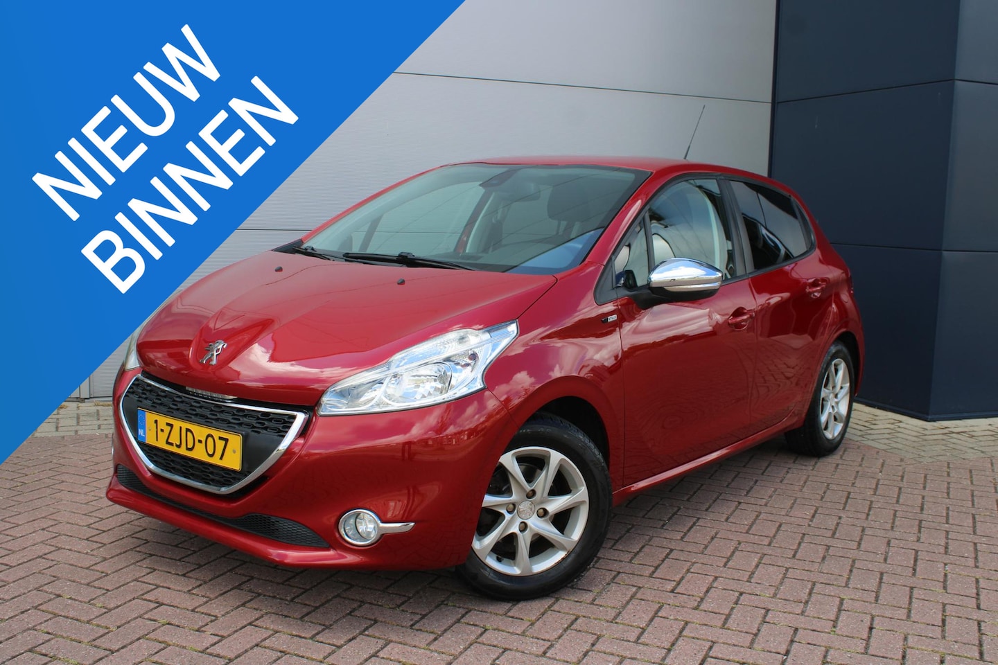 Peugeot 208 - 1.2 PureTech Style Pack Airco Navi Trekhaak 97.935km - AutoWereld.nl