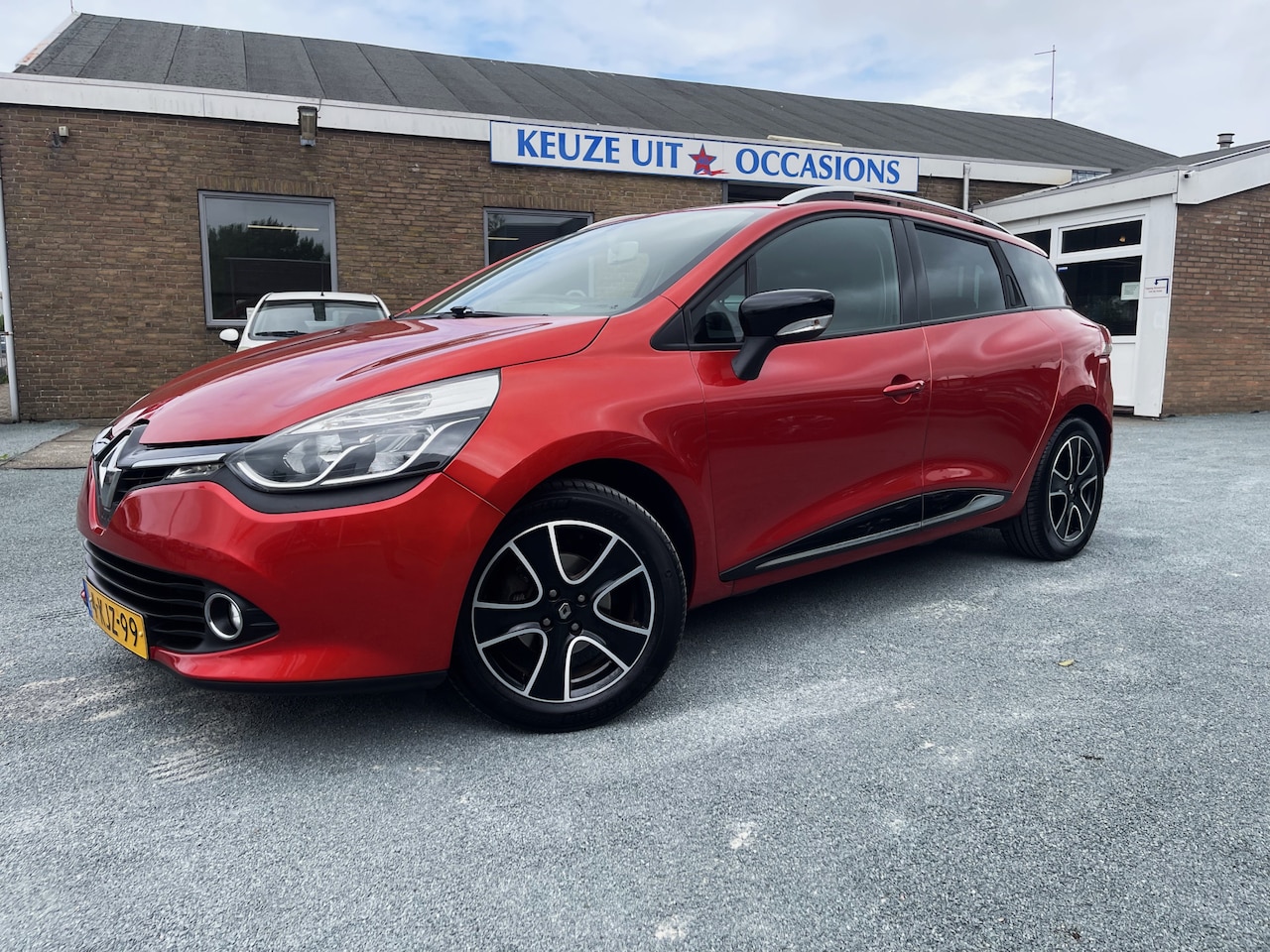 Renault Clio Estate - 0.9 TCe Expression Auto verkeerd in een zeer nette staat - AutoWereld.nl