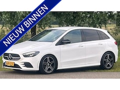 Mercedes-Benz B-klasse - 200 BUSINESS SOLUTION AMG 29.000KM NAVIGATIE PREMIUM, APPLE CARPLAY, STOELVERWARMING, SFEE