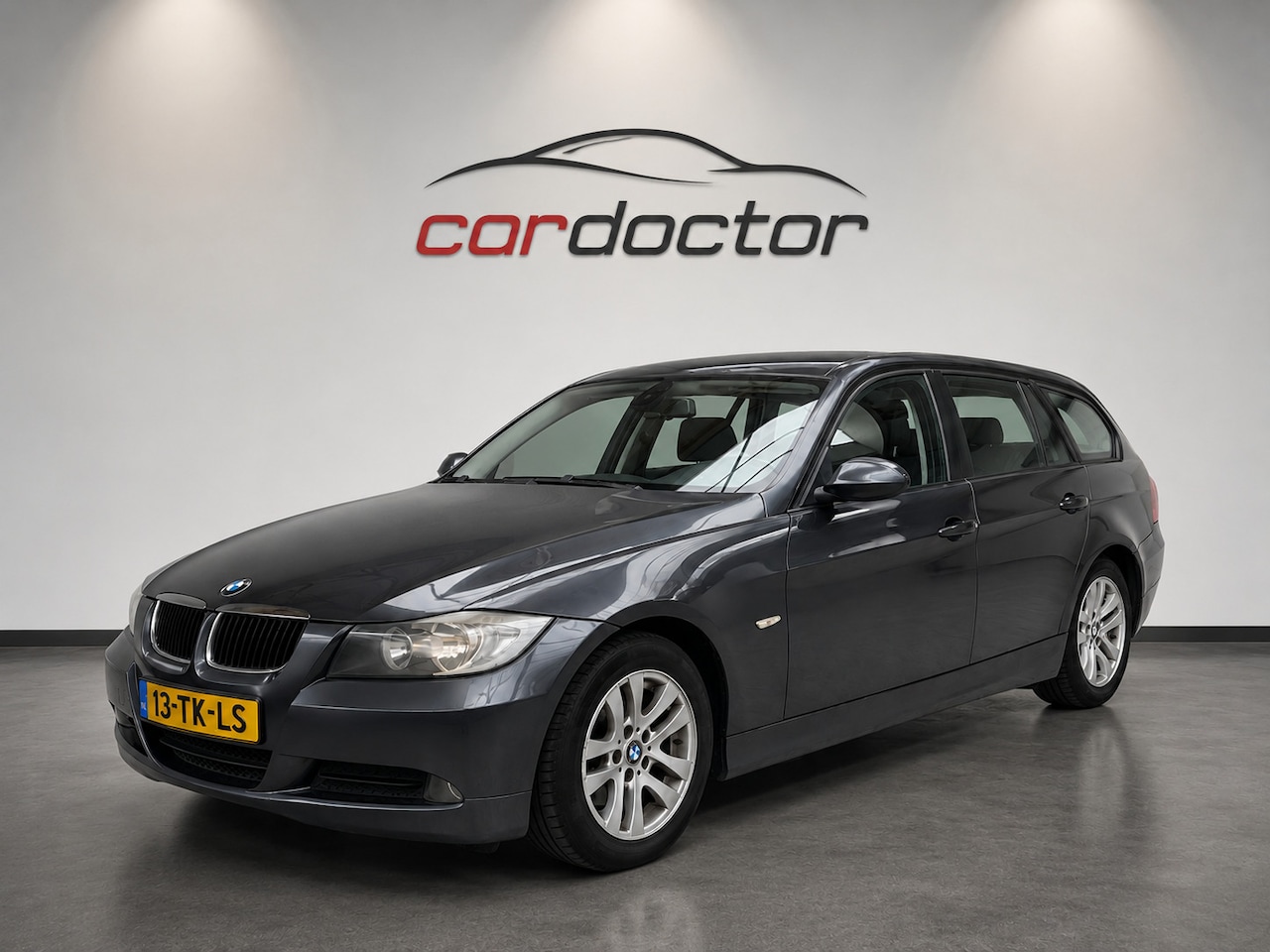 BMW 3-serie Touring - 318i Business Line - AUTOMAAT - AIRCO - NW APK - NAP!! - AutoWereld.nl