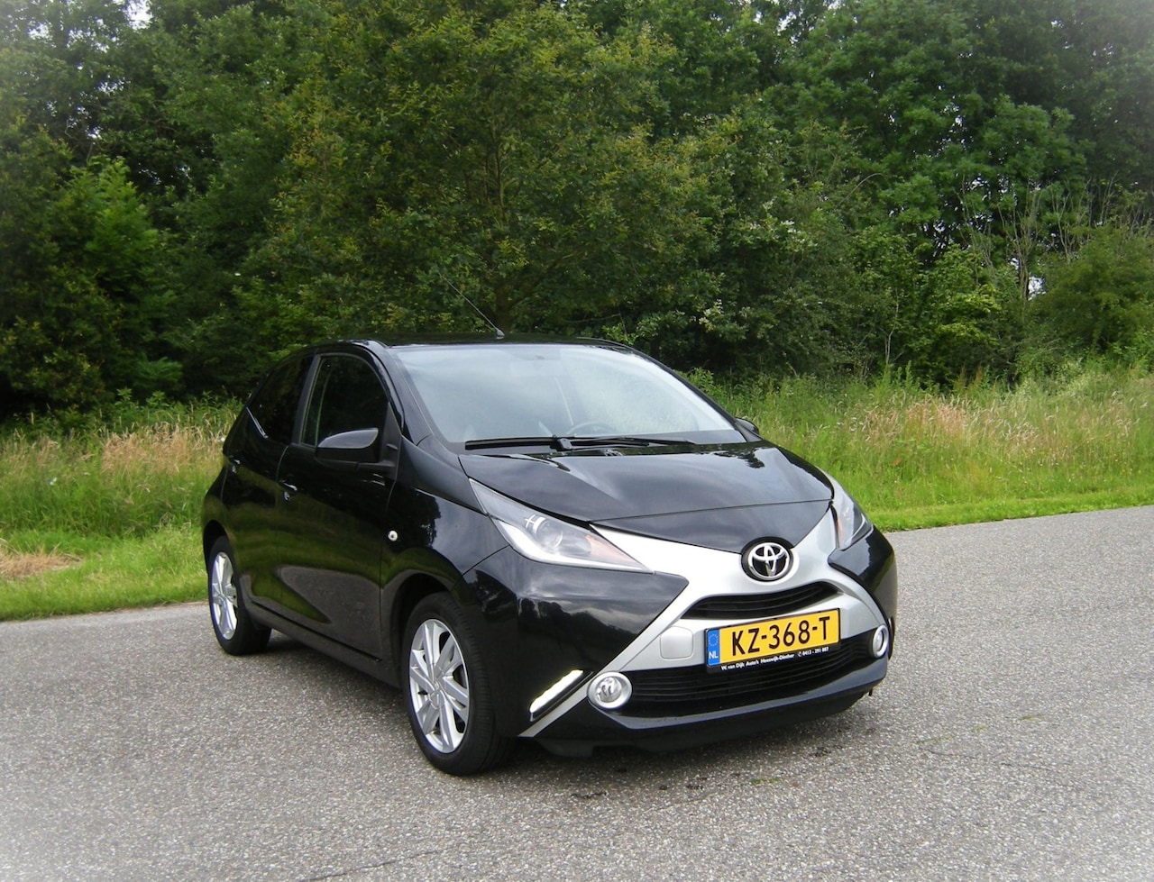 Toyota Aygo - 1.0 VVT-i x-sport . 5 Drs . Airco . Cruiscontrol . LMV . Scherm met achteruit rij camera . - AutoWereld.nl