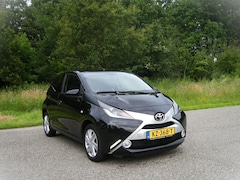 Toyota Aygo - 1.0 VVT-i x-sport . 5 Drs . Airco . Cruiscontrol . LMV . Scherm met achteruit rij camera .