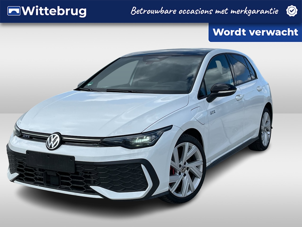 Volkswagen Golf - 1.5 eHybrid DSG GTE / Panorama dak / Zwenkbare trekhaak / Black style / IQ-Led / 18'' LMV - AutoWereld.nl