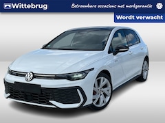 Volkswagen Golf - 1.5 eHybrid 272pk DSG GTE / Panorama dak / Zwenkbare trekhaak / Black style / IQ-Led / 18'