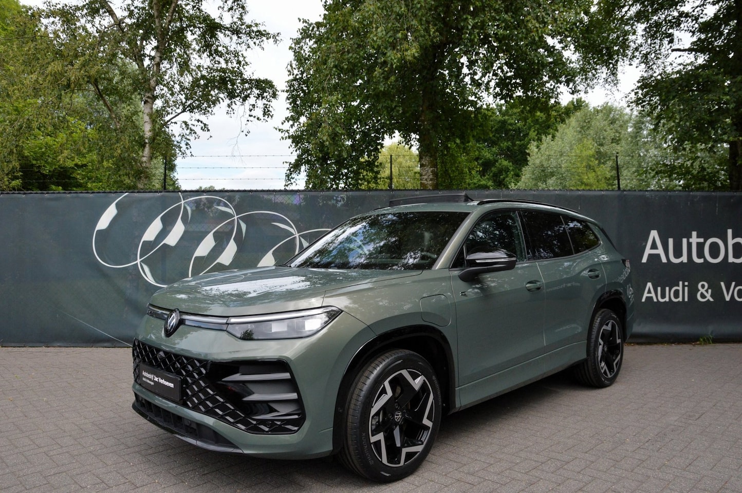 Volkswagen Tayron - 1.5 eHybrid |R-Line|Black Style|Panoramdak|Massage|Stoelventilatie|Harman Kardon| - AutoWereld.nl