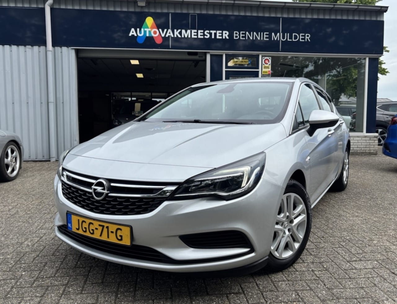Opel Astra - 1.6 CDTI 120 Ed. AIRCO / CRUISE CONTR. / NAVI - AutoWereld.nl