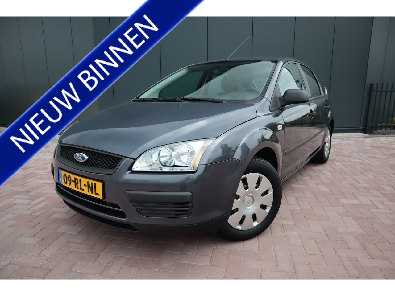 Ford Focus - 1.4-16V Ambiente 5-Deurs Airco Cruise-control Trekhaak Nieuwstaat - AutoWereld.nl