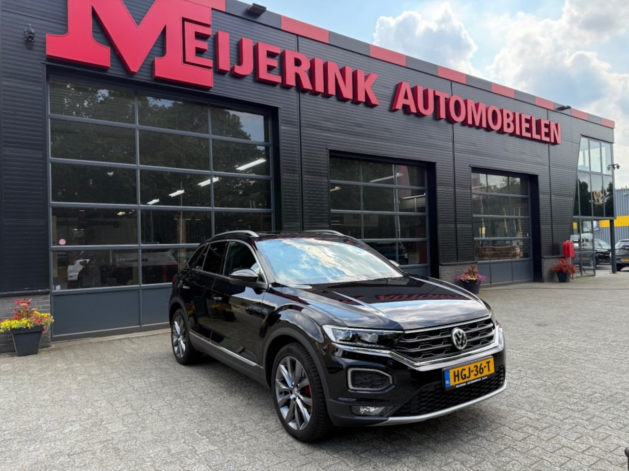 Volkswagen T-Roc - 1.5 TSI SPORT BNSR BJ.2019 PANO TREKHAAK - AutoWereld.nl