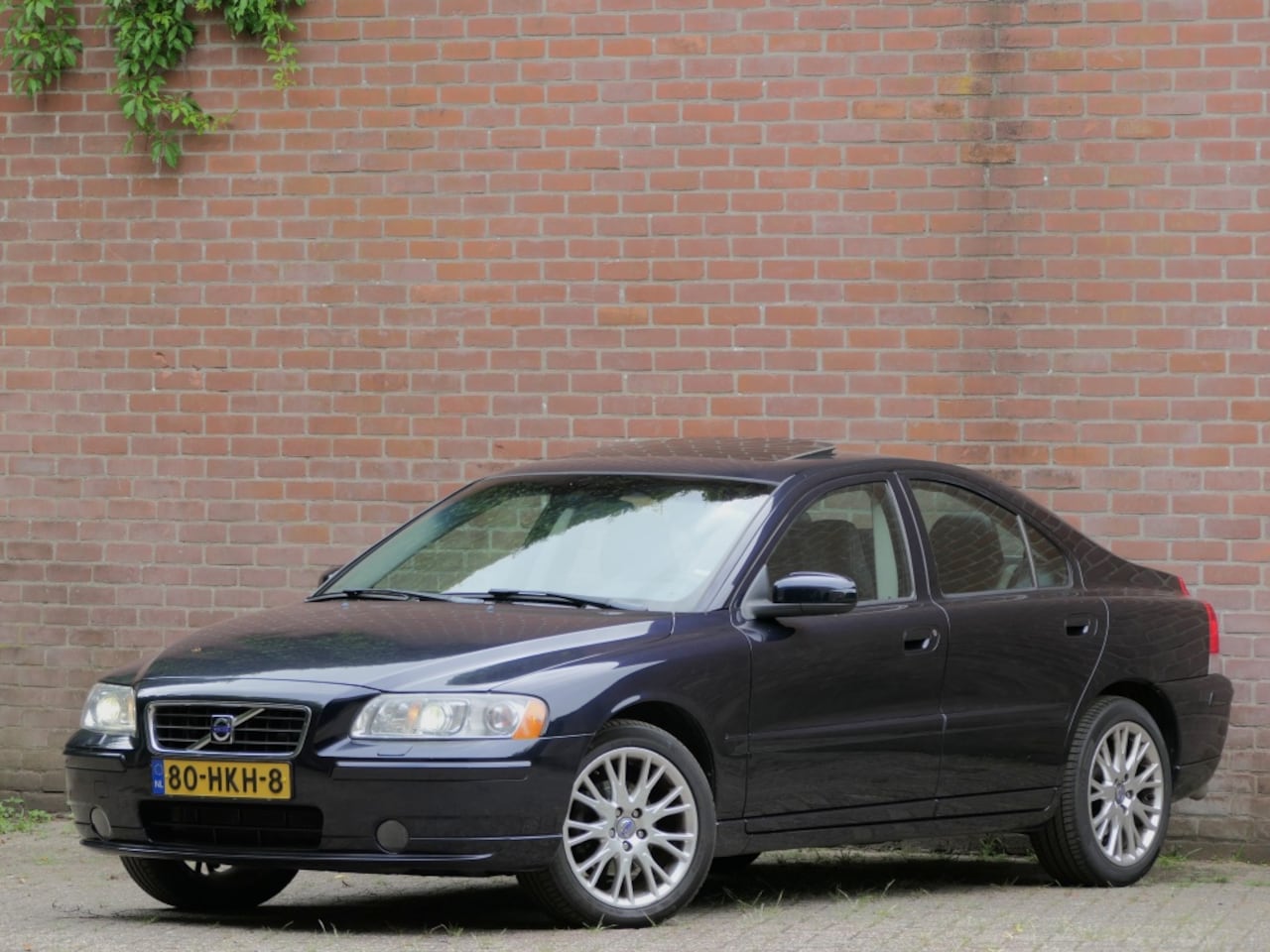 Volvo S60 - 2.4 Drivers Edition Schuifdak / Xenon / Trekhaak - AutoWereld.nl