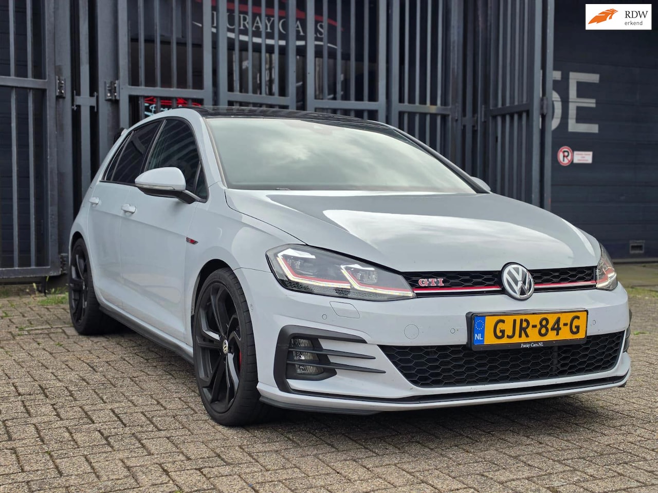 Volkswagen Golf - 2.0 TSI GTI Performance line assist dodehoek - AutoWereld.nl