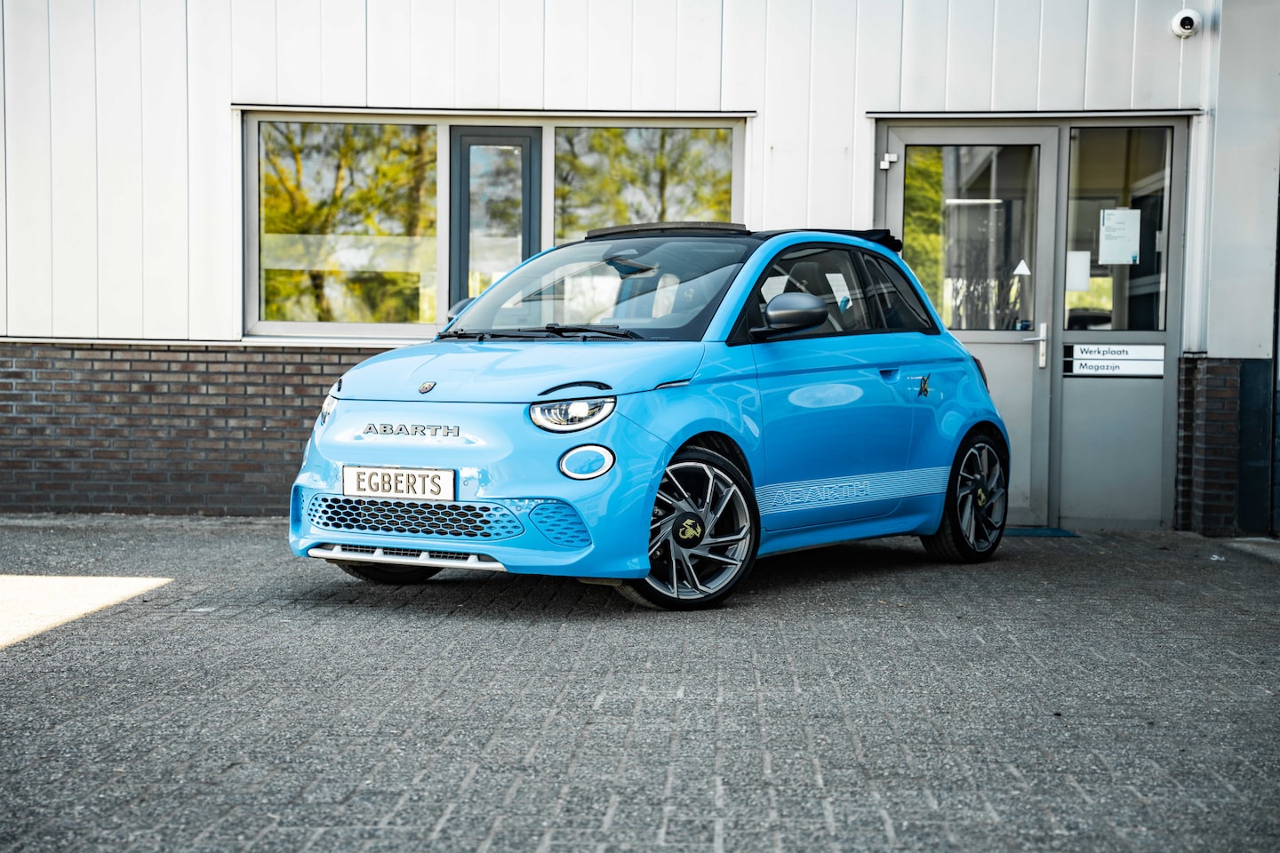 Abarth 500 - C Scorpionissima | 42 kWh - AutoWereld.nl