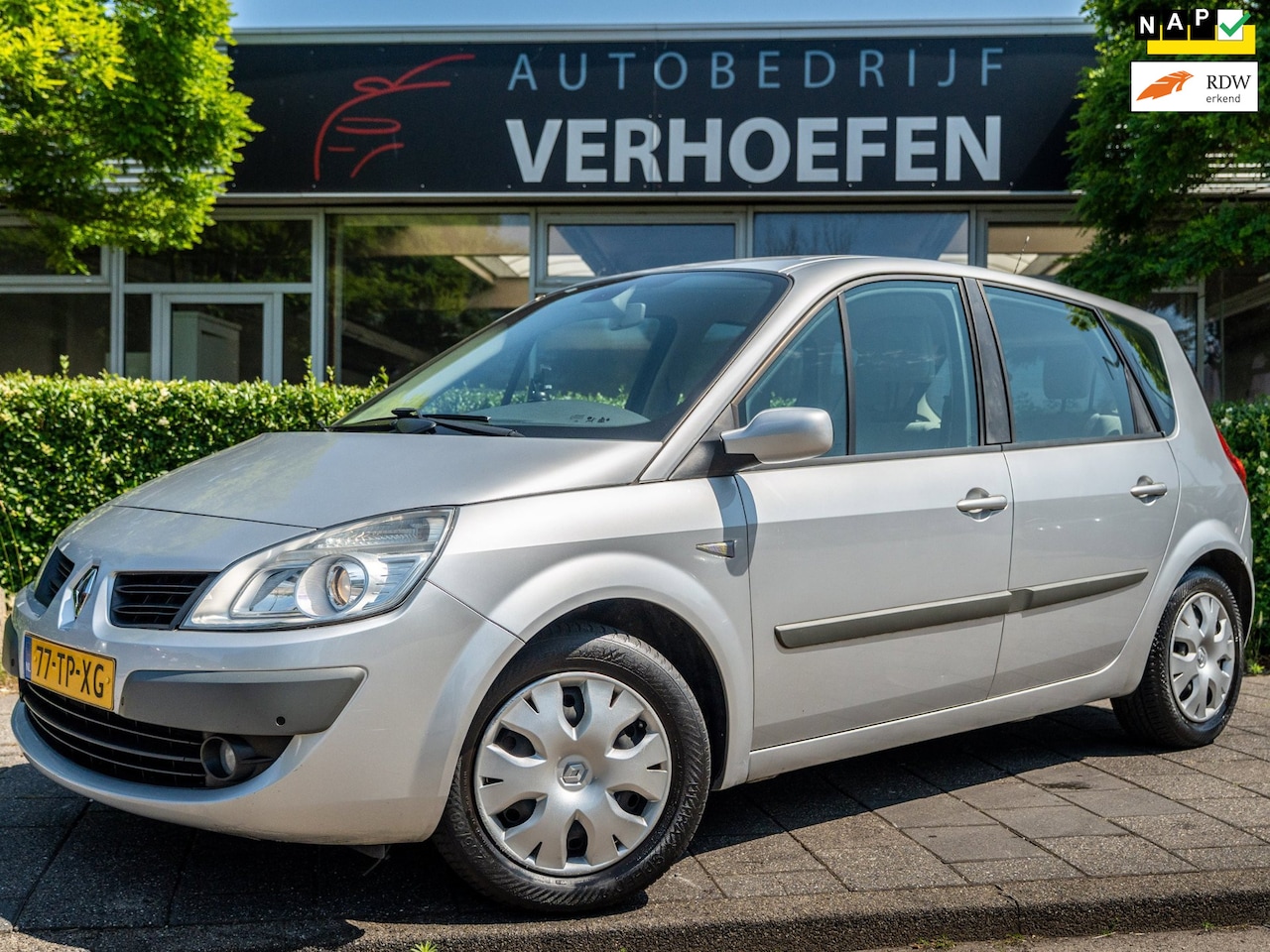 Renault Scénic - 2.0-16V Dynamique | AUTOMAAT | CLIMATE / CRUISE | NAVIGATIE | MULTI STUUR | XENON | VOL ON - AutoWereld.nl
