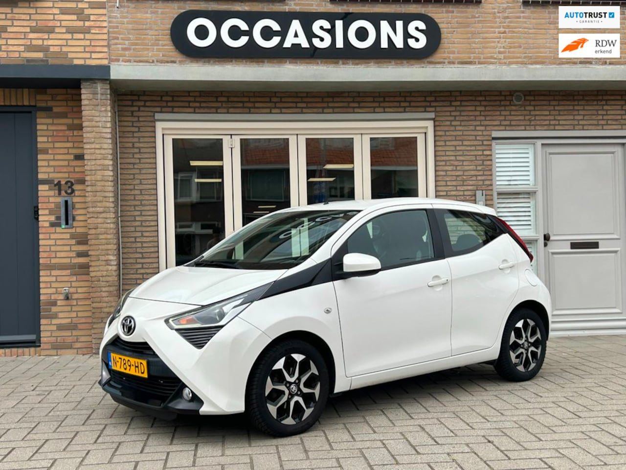 Toyota Aygo - 1.0 VVT-i x-first | Airco | Apple Carplay/Android Auto - AutoWereld.nl