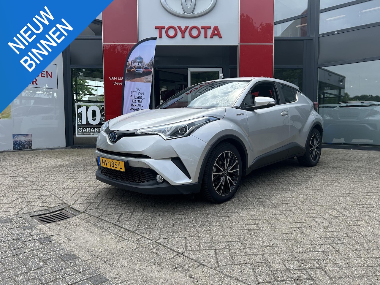 Toyota C-HR - 1.8 Hybrid Dynamic TREKHAAK ALL SEASON BANDEN LAGE KMSTAND - AutoWereld.nl