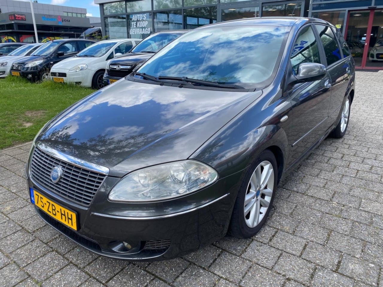 Fiat Croma - 2.2-16V Emotion NAVI APK 2-27 BJ 2007 !!! - AutoWereld.nl