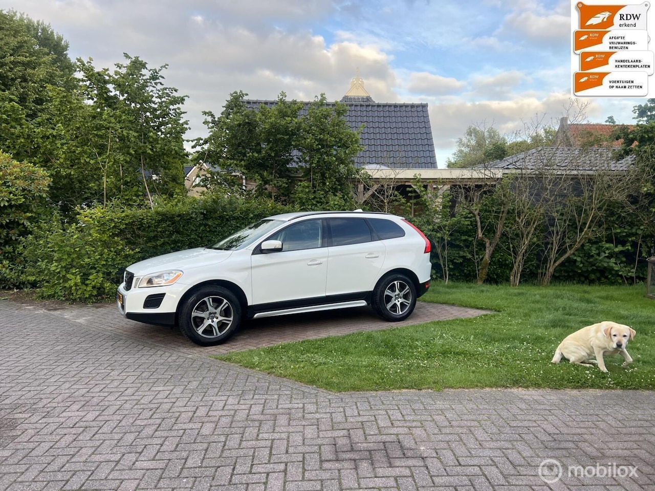 Volvo XC60 - 2.0 D3 Momentum 2.0 D3 Momentum - AutoWereld.nl