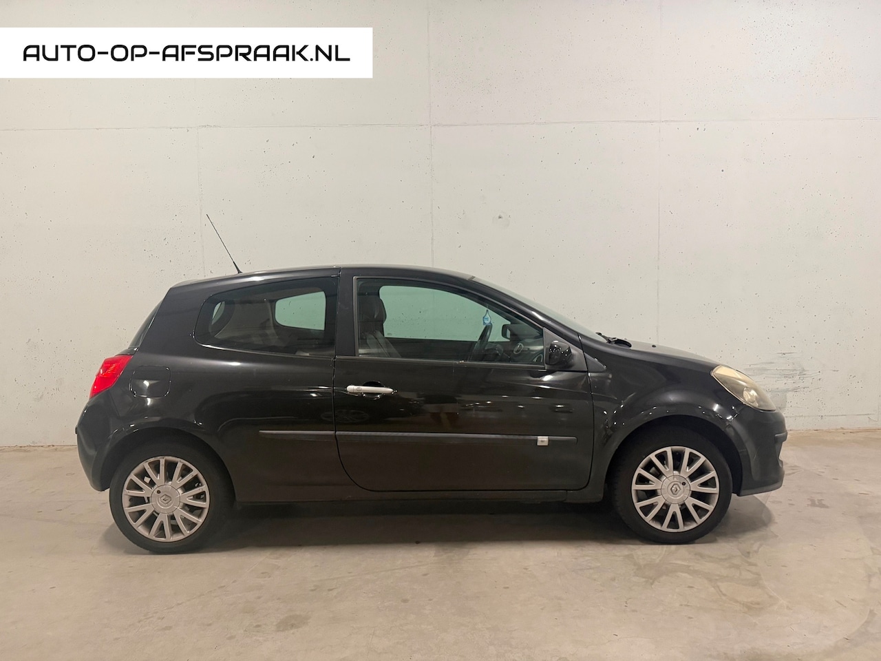 Renault Clio - 1.6-16V Leer Airco Cruise Oud Vrouwtjuhhh geweest - AutoWereld.nl