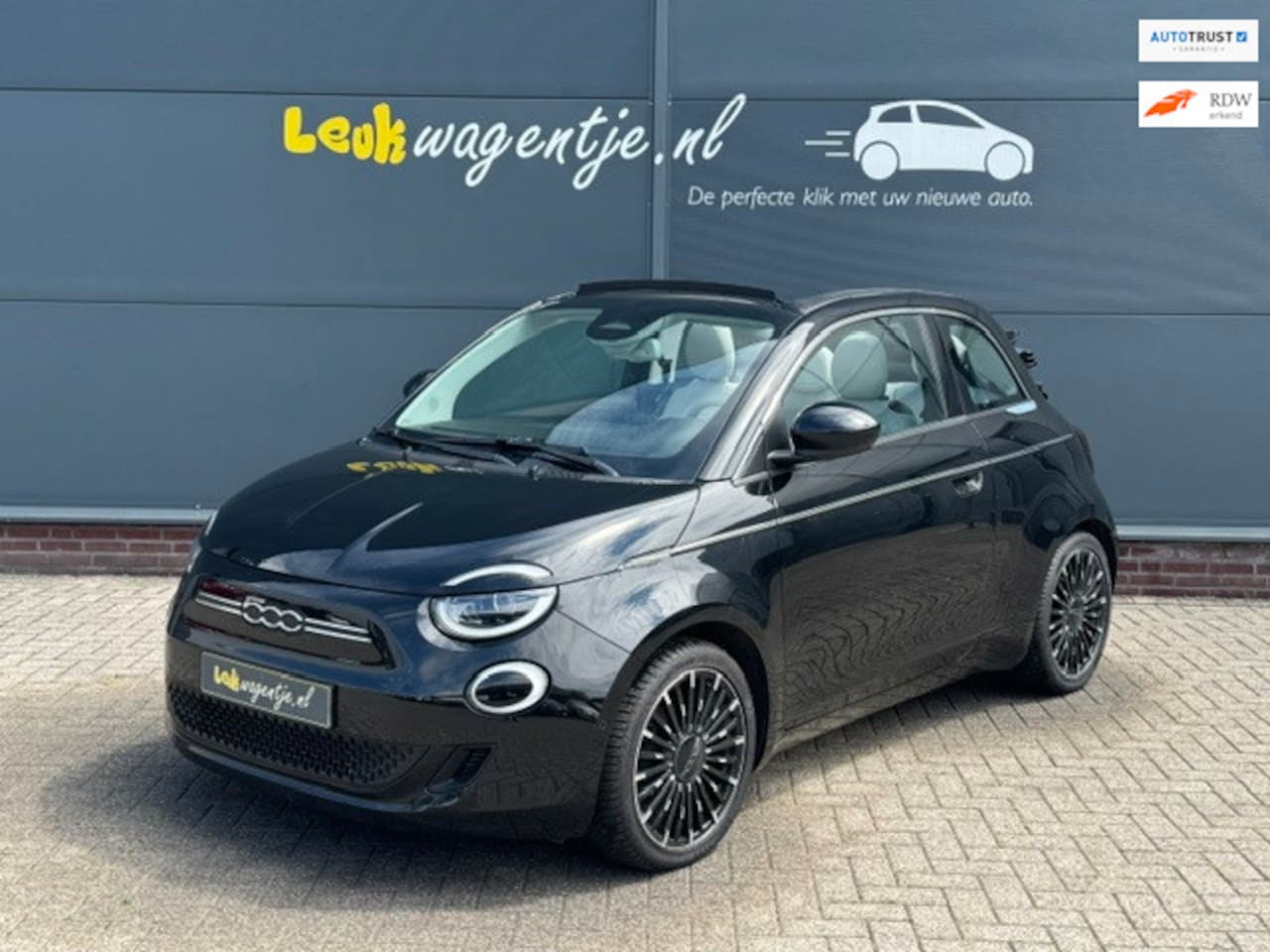 Fiat 500 C - La Prima 42 kWh *carplay *camera *leder *LED - AutoWereld.nl