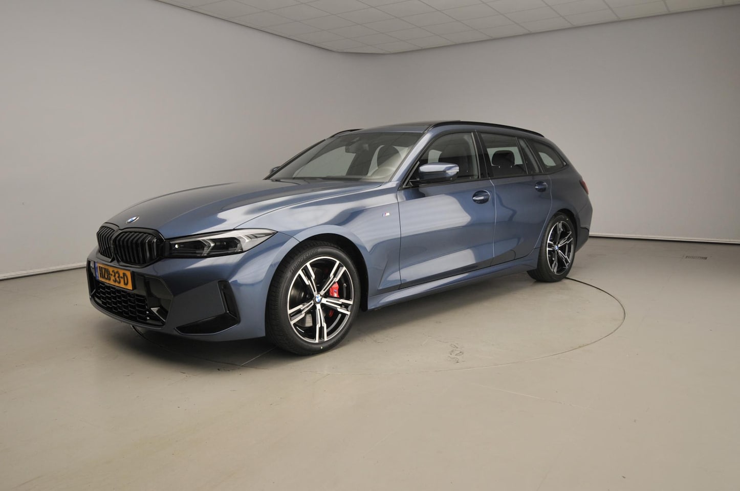 BMW 3-serie Touring - 330i xDrive | M-Sportpakket | LED | Leder | HUD | Trekhaak | Panoramadak | Sportstoelen | - AutoWereld.nl
