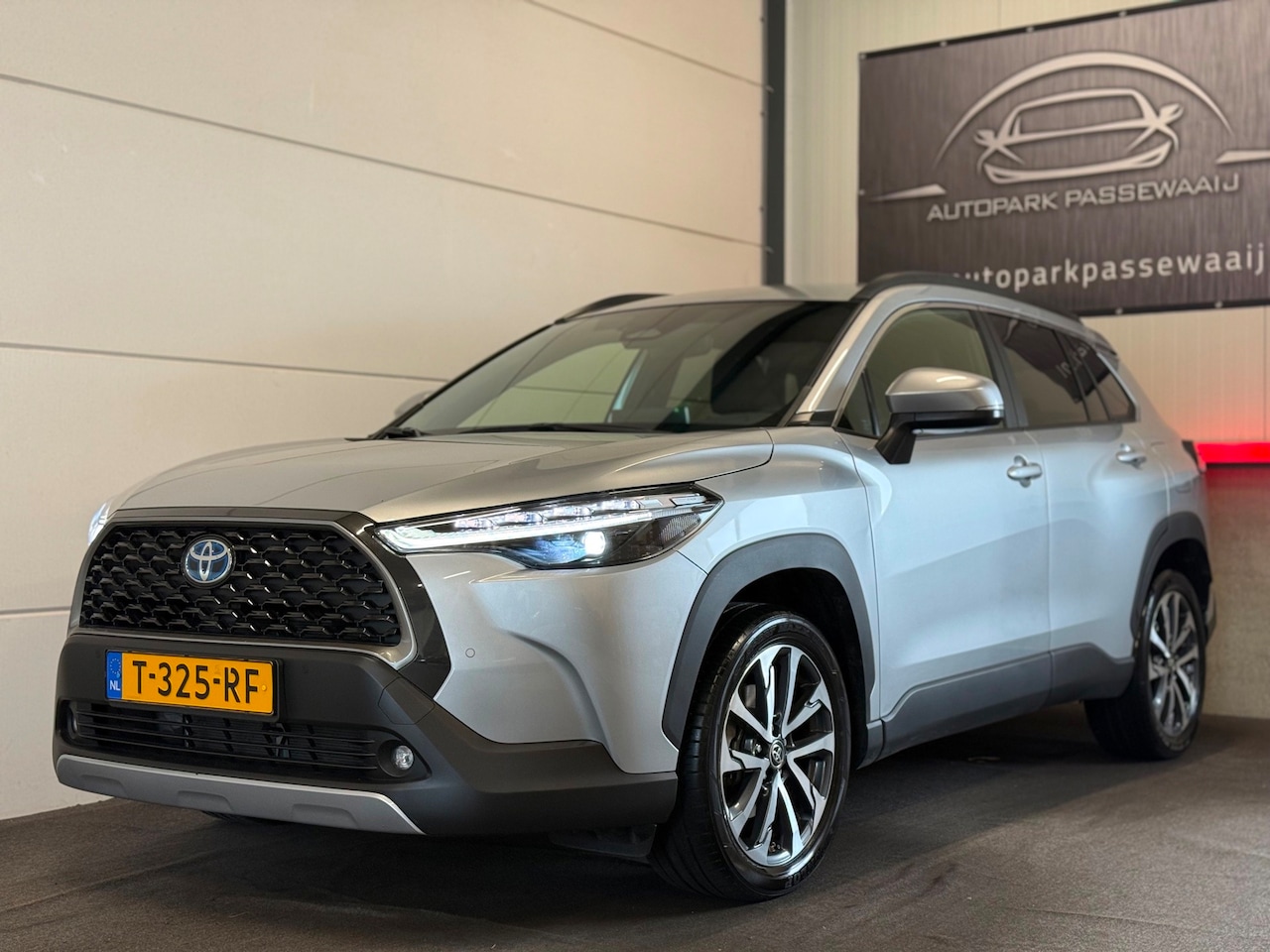 Toyota Corolla Cross - 2.0 High Power Hybrid First Edition ACC, BTW, Apple Carplay, Stoelverwarming, Achteruitrij - AutoWereld.nl