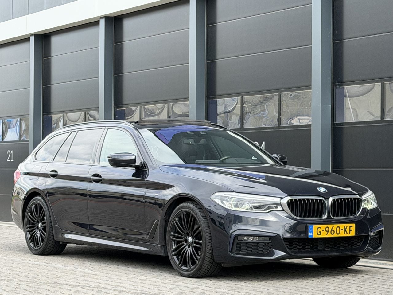 BMW 5-serie Touring - 520d M-Pakket Harman-Kardon Pano - AutoWereld.nl