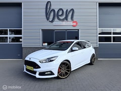 Ford Focus - 2.0 ST 250PK UNIEK TOPSTAAT
