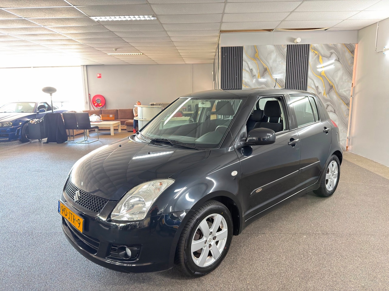 Suzuki Swift - 1.3 Shogun Apk Nieuw,2e Eigenaar,Airco,N.A.P,E-Ramen,Lm velgen,5Deurs,Unieke kilometers!! - AutoWereld.nl